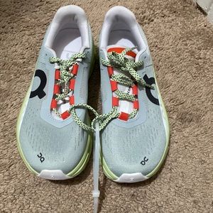 QC (on cloud) Swiss cloudtec new sneakers size US6.